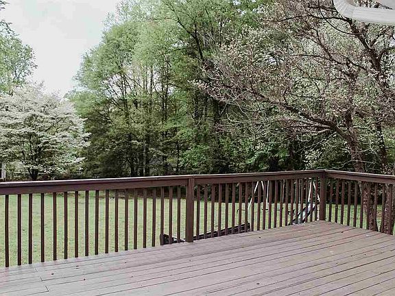 5th image of 460 Summerland Dr