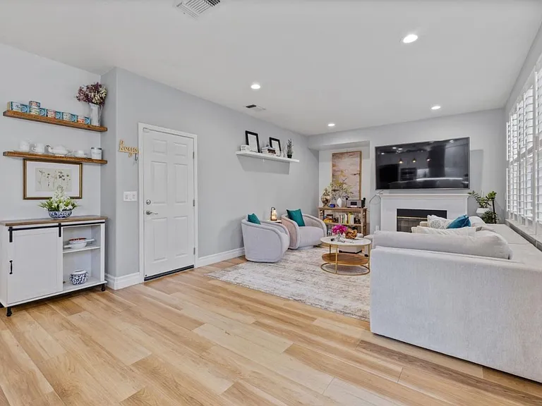 7238 Basking Ridge Ave — Photo 2