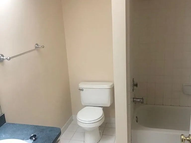 1406 NW 100th Ter — Photo 12