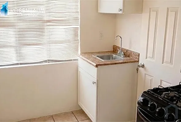 Studio, 400 sqft, $529 — Photo 3