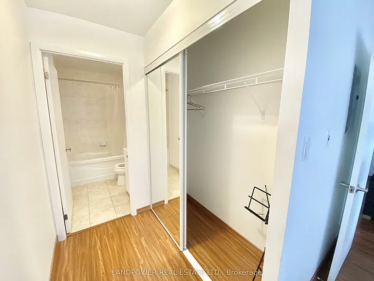 37 Grosvenor St #2409 — Photo 9