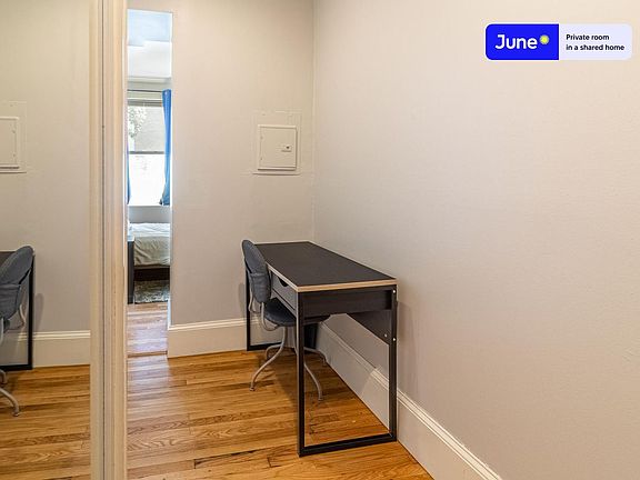 2nd image of 129 Chiswick Rd #B