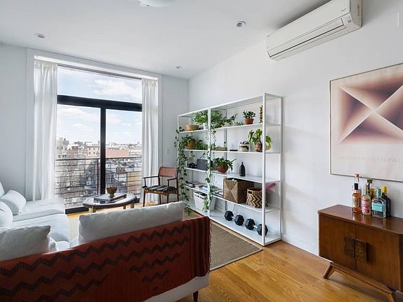 5th image of 2710 Kelvin Ave #4A