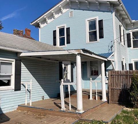 2nd image of 127 N Oak St