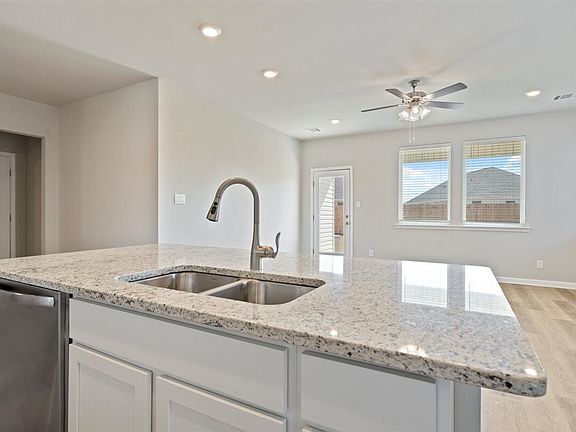 2nd image of 5905 Park Dr