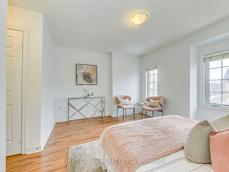 1128 Dundas St W #25 — Photo 27