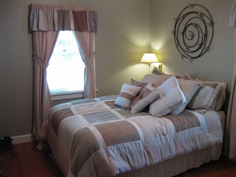 2nd image of 1225 McKinley St