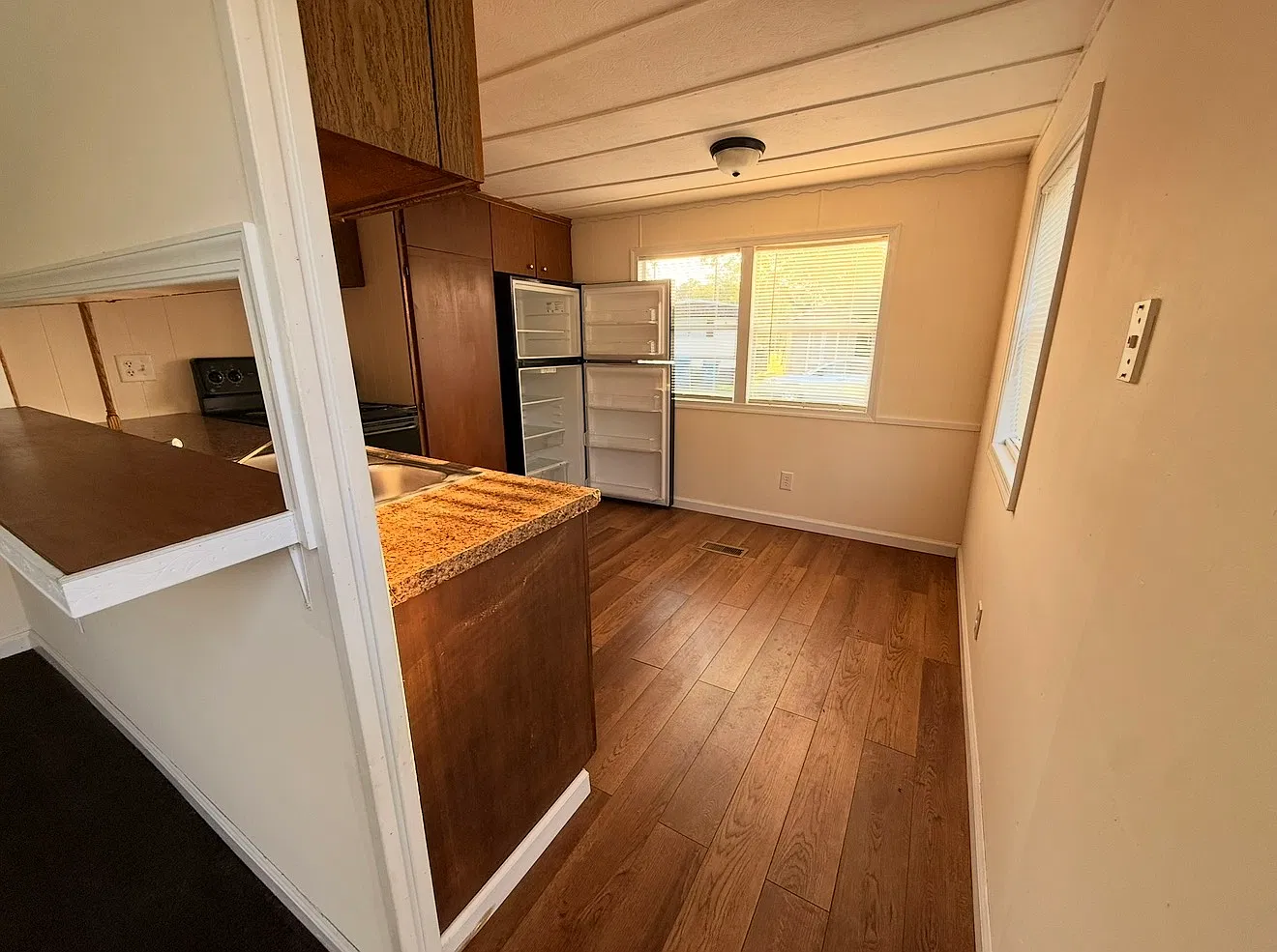 3 bed, $1,375 — Photo 2