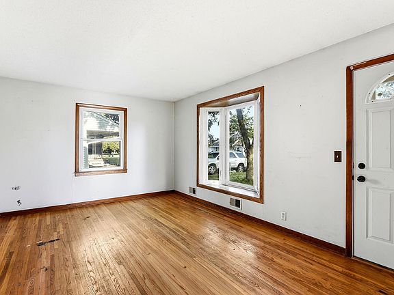 5th image of 548 82nd Ave NE