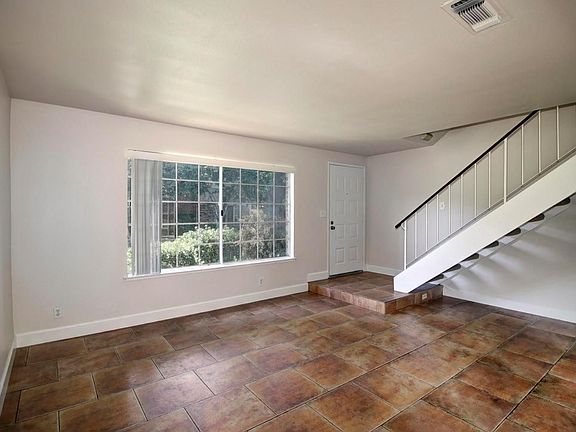 5th image of 3947 Oak Villa Cir