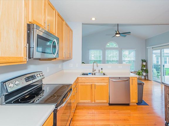 4th image of 281 Bannock Dr