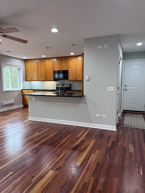 2 bed, 900 sqft, $1,800 — Photo 4