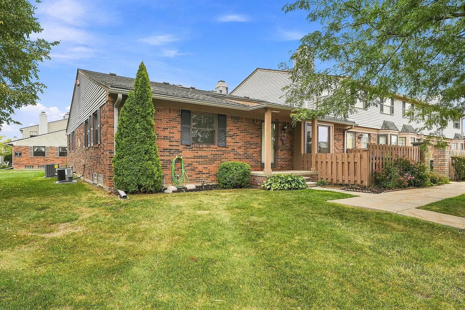 2 bed, 992 sqft, $1,625 — Photo 2