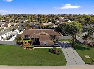 Weitzer Shauna Meadows Se, Miami, FL 33187