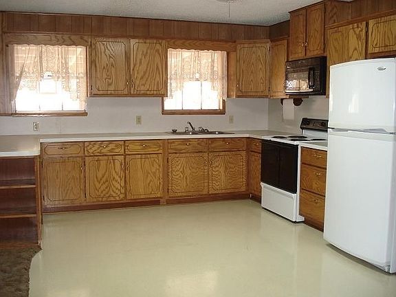 3rd image of 3001 Oakdale Dr