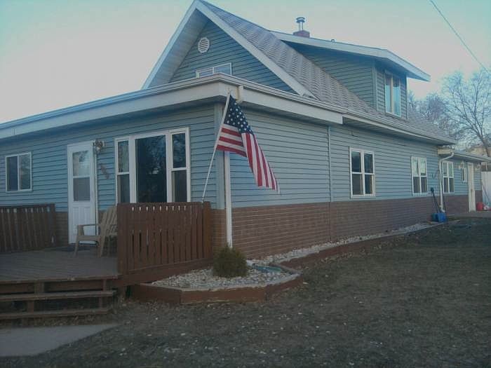 1st image of 300 5th St NE