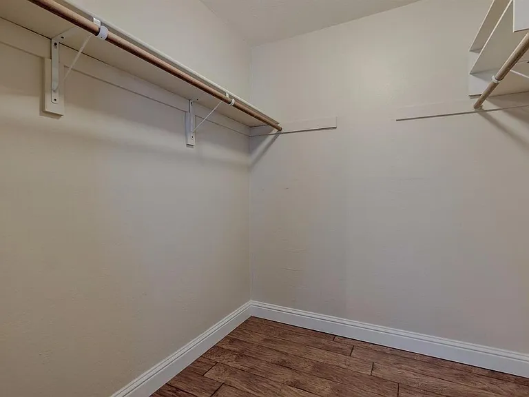 704 Christie Ct — Photo 7