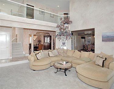 3rd image of 2408 Oak Hurst Ct