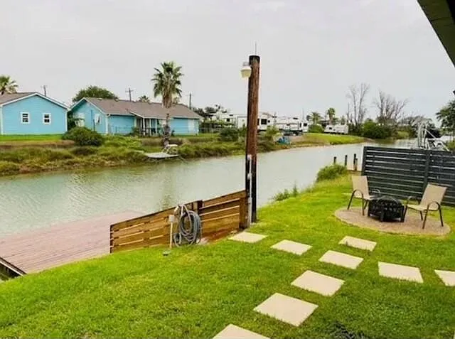 3 bed, 2.0 bath, 1300 sqft, $2,200 — Photo 4