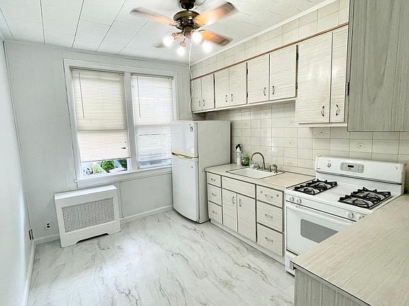 4th image of 186 Boyd Ave #A
