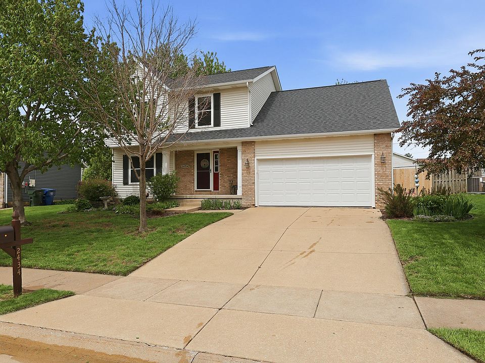 1st image of 2434 W 62nd St