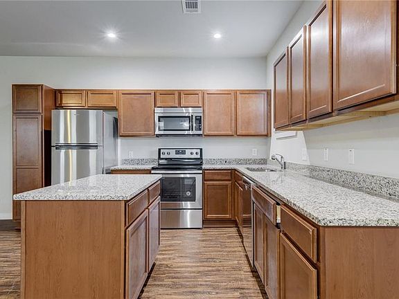 2nd image of 906 Quartz Ct #301