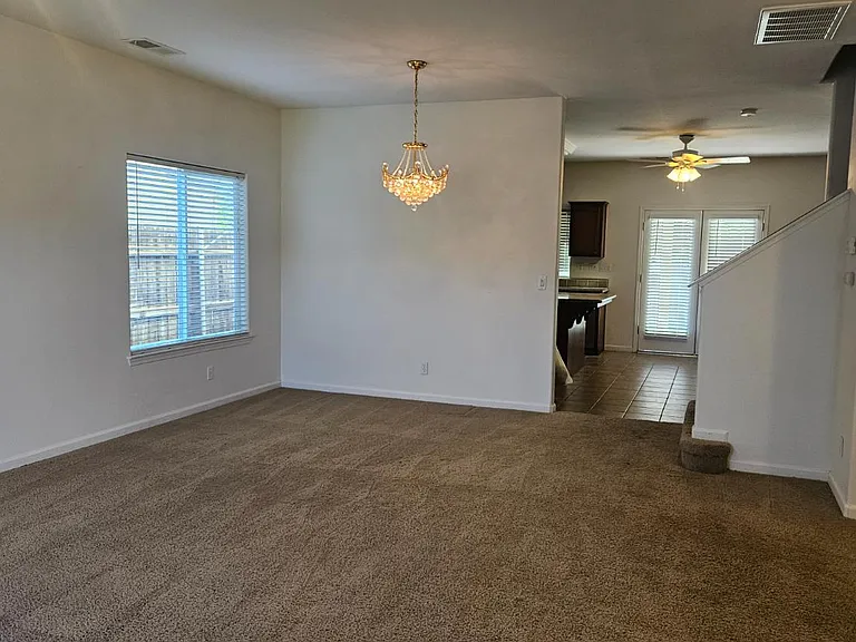 580 W Sunset St — Photo 3