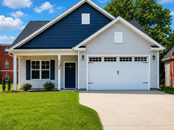 1104 S 9th St, Lillington, NC 27546