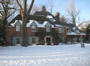 69 Vendome Rd, Grosse Pointe Farms, MI 48236