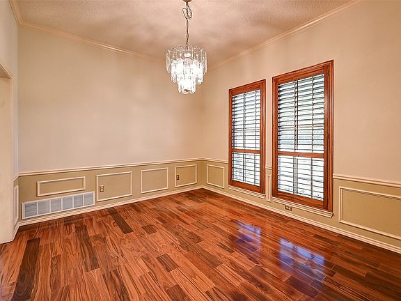 3rd image of 3311 Greenglen Cir