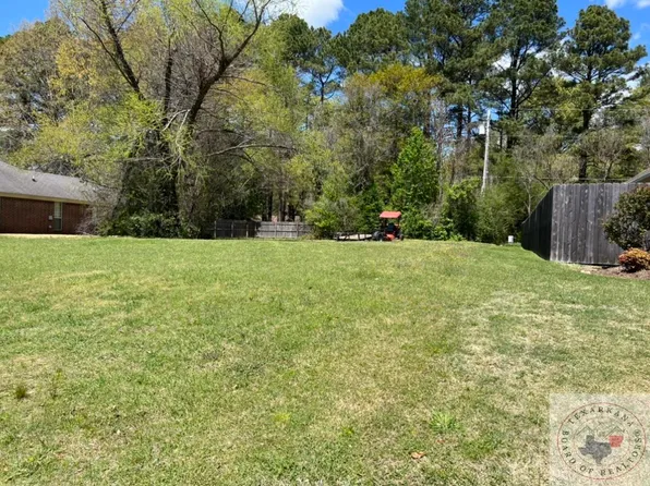 5804 Meadowland Dr, Texarkana, TX 75503