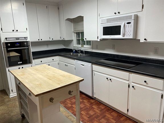 4th image of 3648 Bennett Dr