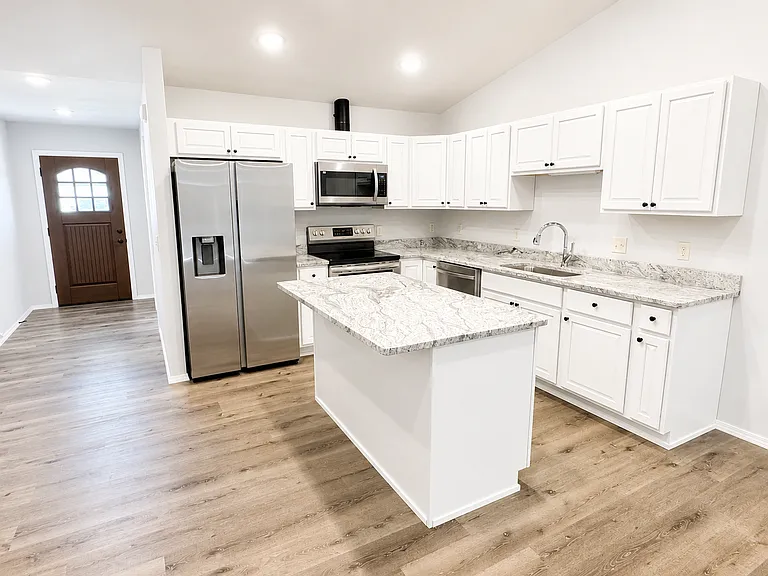 2489 Chestnut Dr — Photo 8
