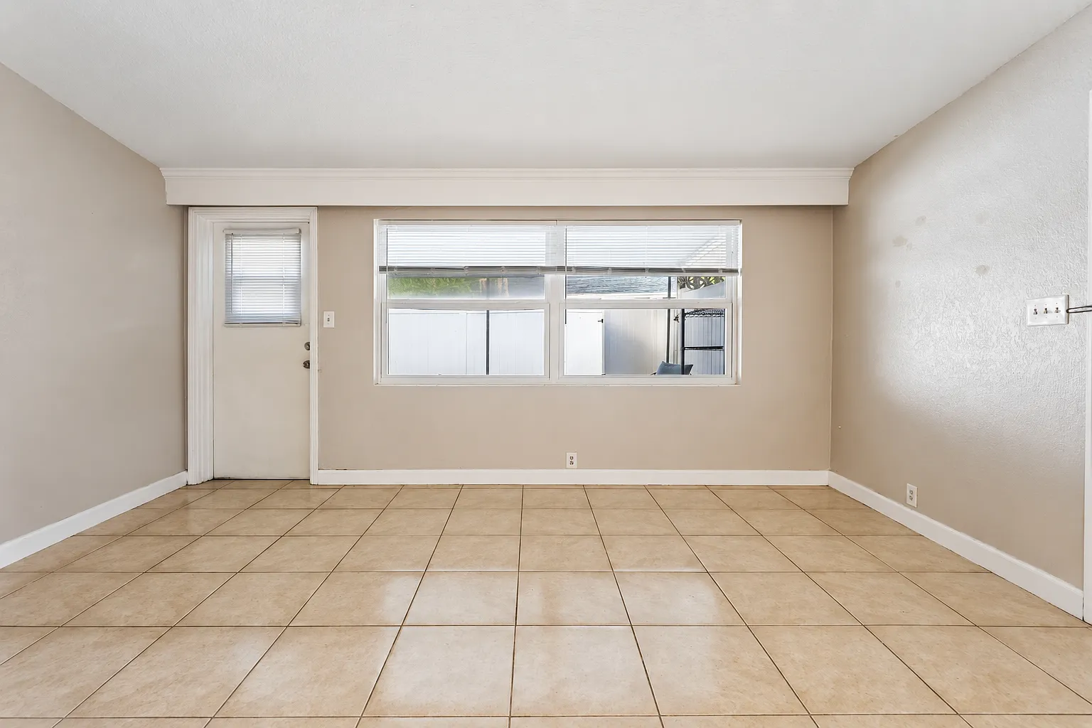 2 bed, 1.0 bath, 1095 sqft, $1,700 — Photo 3