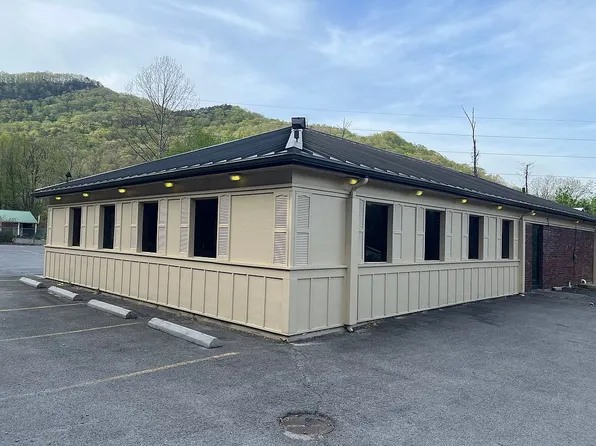 920 E 5th St N, Big Stone Gap, VA 24219