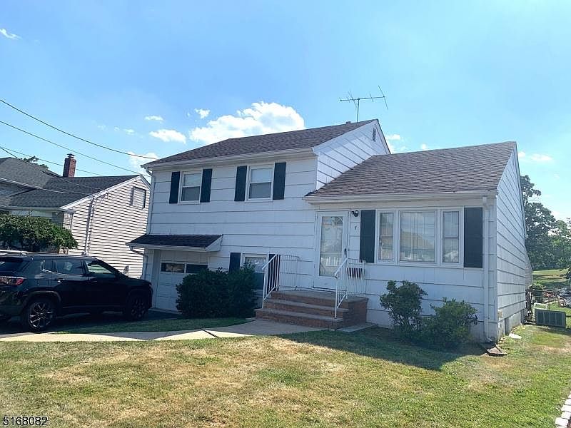 1st image of 7 Crestwood Ave