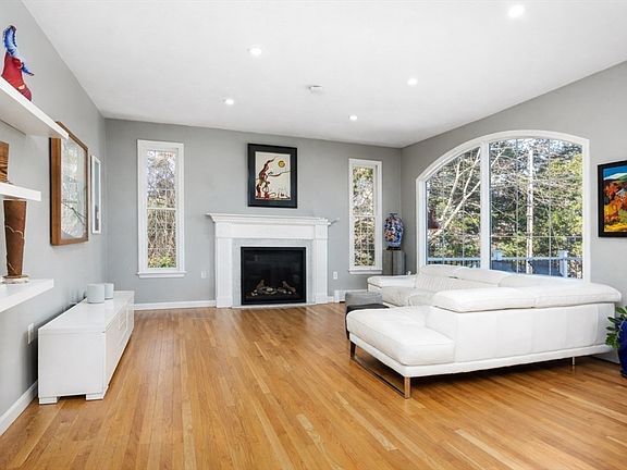 4th image of 124 Captain Peirce Rd