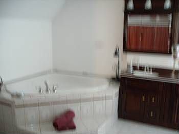 5th image of 1095 Parkwood Blvd