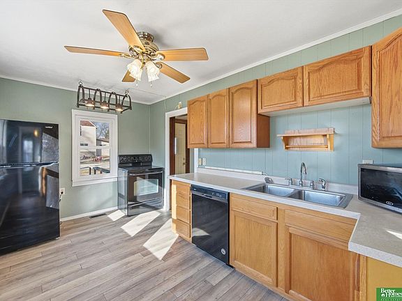 3rd image of 203 W 6th St