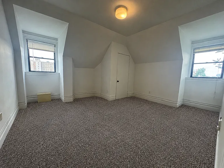 4821 Centre Avenue — Photo 12
