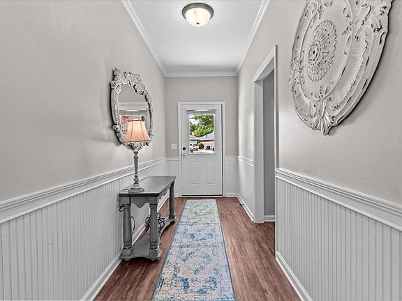 5th image of 411 Londonberry Dr