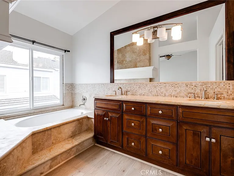 581 N Pageant Dr — Photo 14