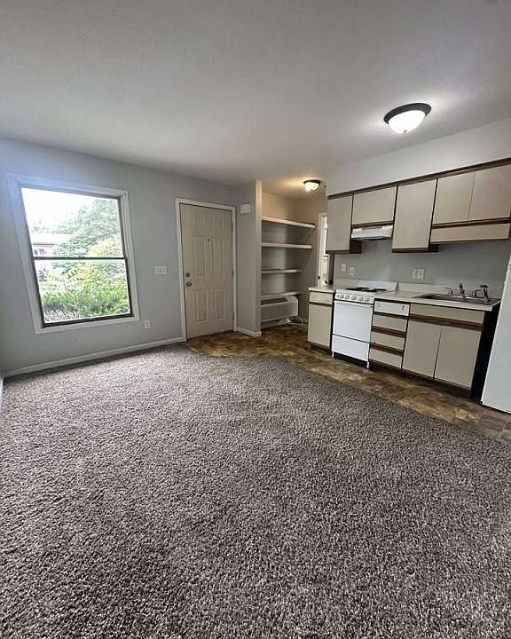 1st image of 1612 Tippecanoe Dr APT A