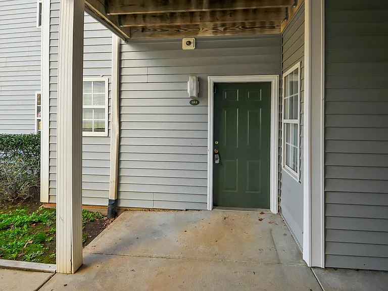 2011 Wolftech Ln #202 — Photo 2