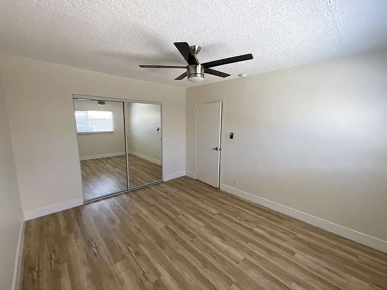 3942 Stevely Ave — Photo 8