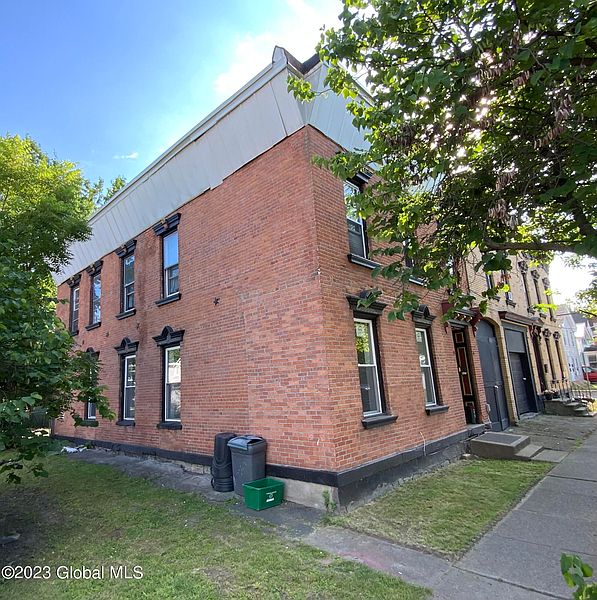 4th image of 922 23rd Street