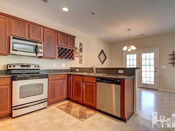 3rd image of 3034 Ramble Drive NE