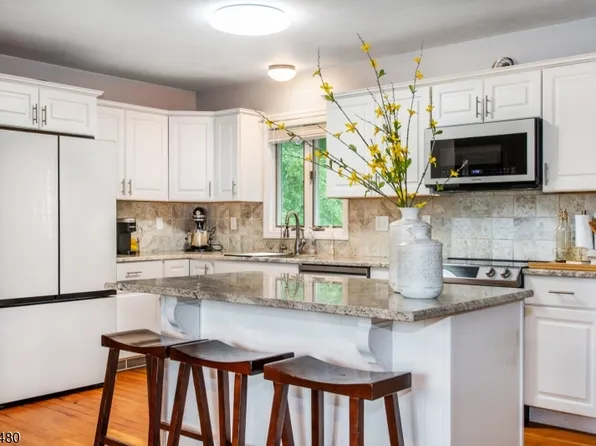 2 Glen Rd, Vernon Twp., NJ 07422