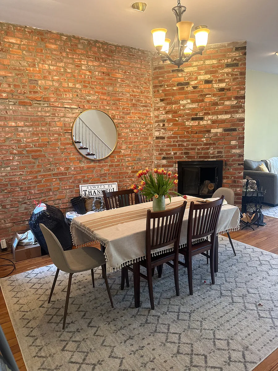 Building Photo - 403 Seward Sq SE #1