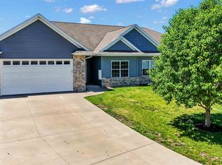 515 Majestic Oak Ct, Solon, IA 52333